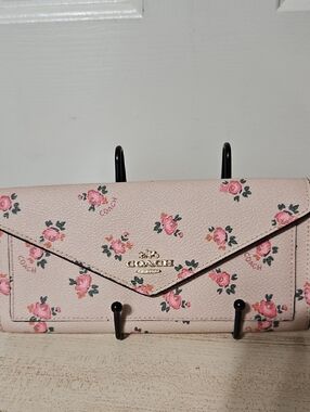 Coach EUC Blush Pink Floral Envelope Wallet